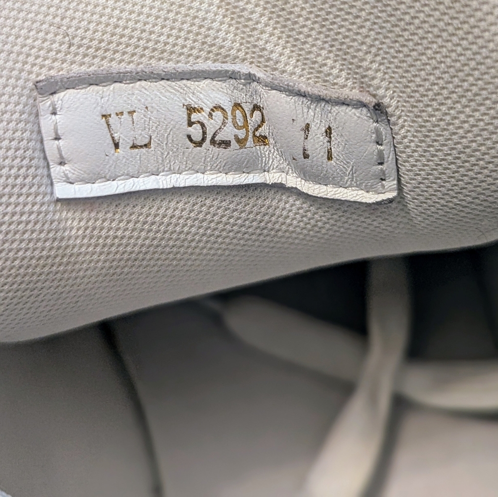 Louis Vuitton Trainers White and Black Sneakers Classic Design - Picture 6 of 10